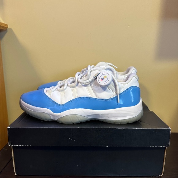 Used Jordan 11 Low Retro UNC - Picture 4 of 7